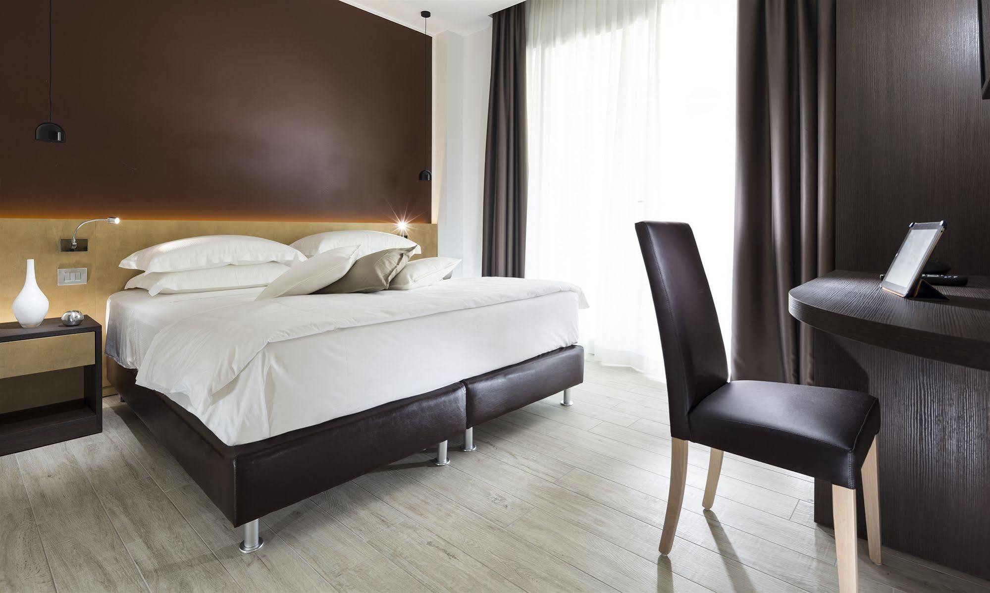 בלריה-איגאה מרינה Milano Resort מראה חיצוני תמונה